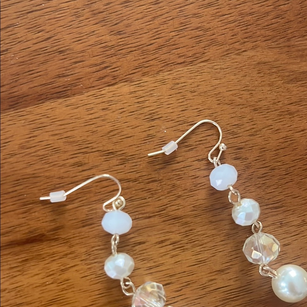 Liz Claiborne White Pearl Jewelry Set - Picture 3 of 9